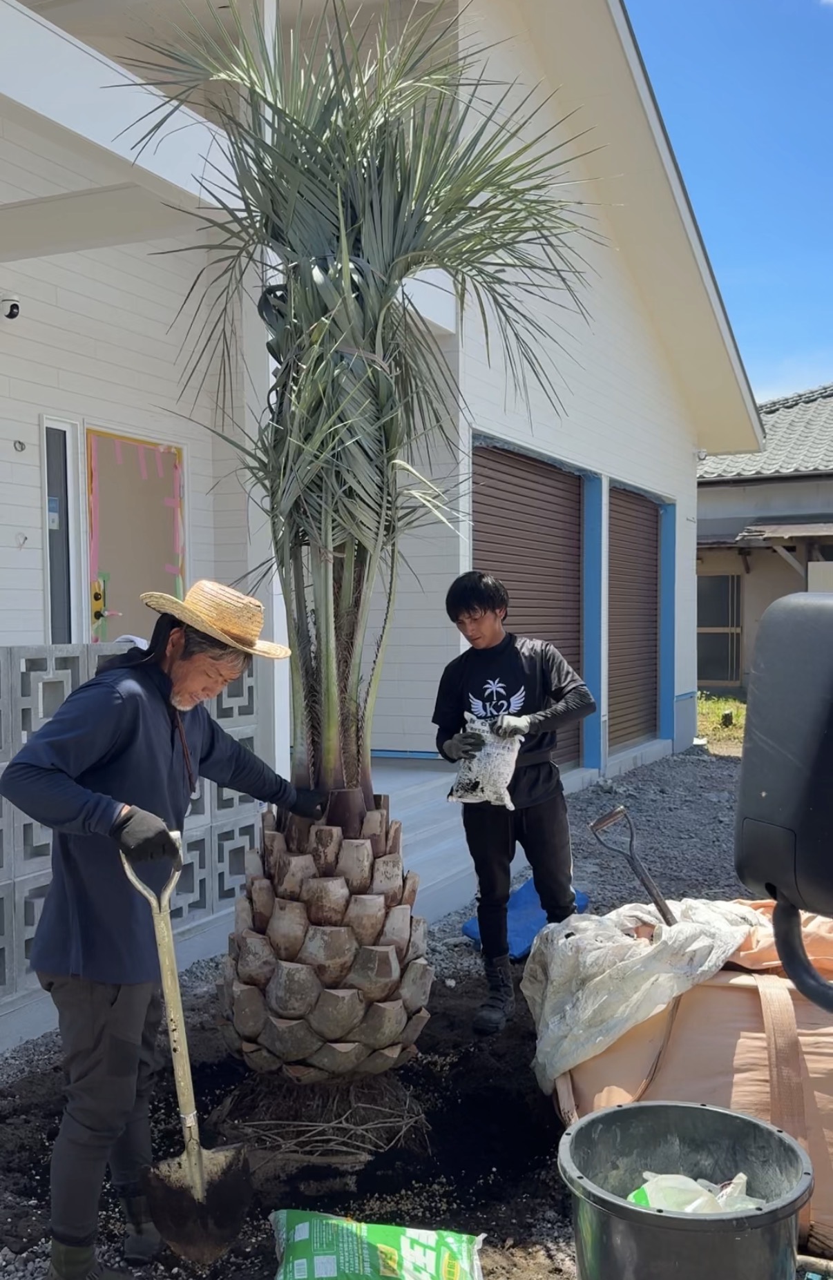 住宅の庭への植え込み施工